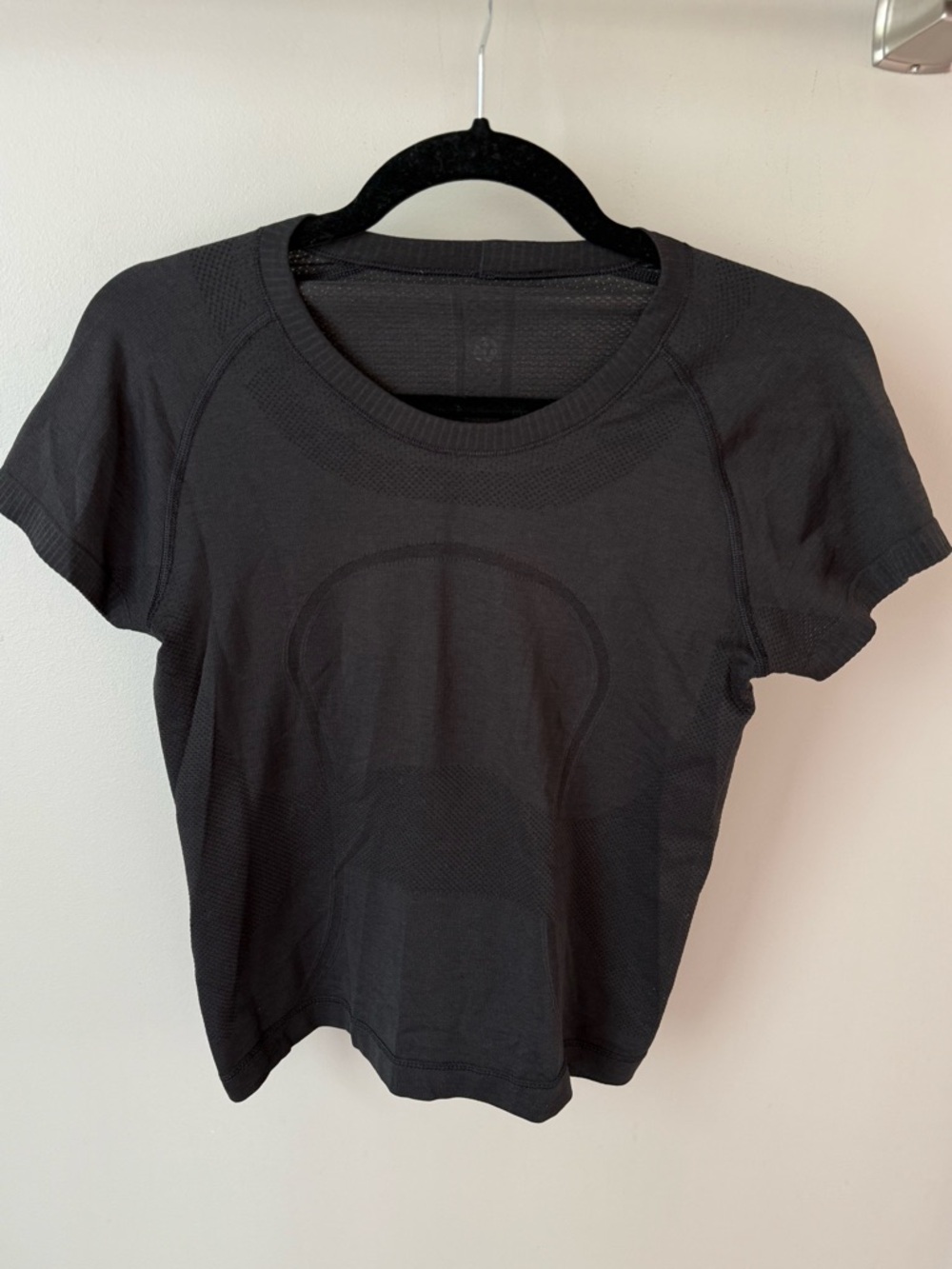 Lululemon Womens Swiftly Tech Short Sleeve t-shirt. Black